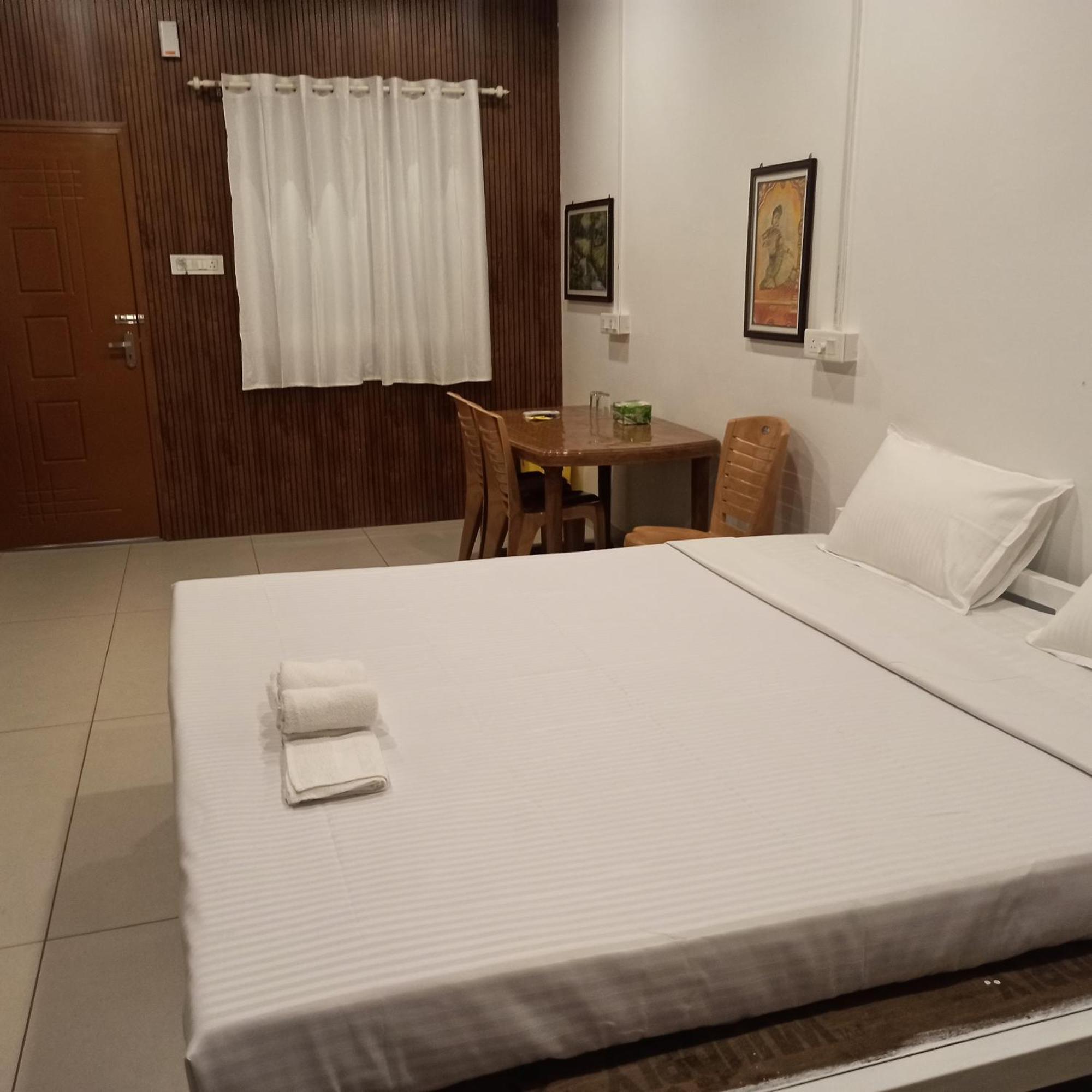 Bethesda Inn Kochi Exterior foto